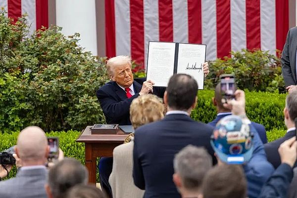 為何突然宣布暫緩關(guān)稅？多位知情人士透露圖片